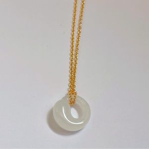 New Tiffany & Co White Jade Eternal Circle Pendant 18k gold Necklace 16”